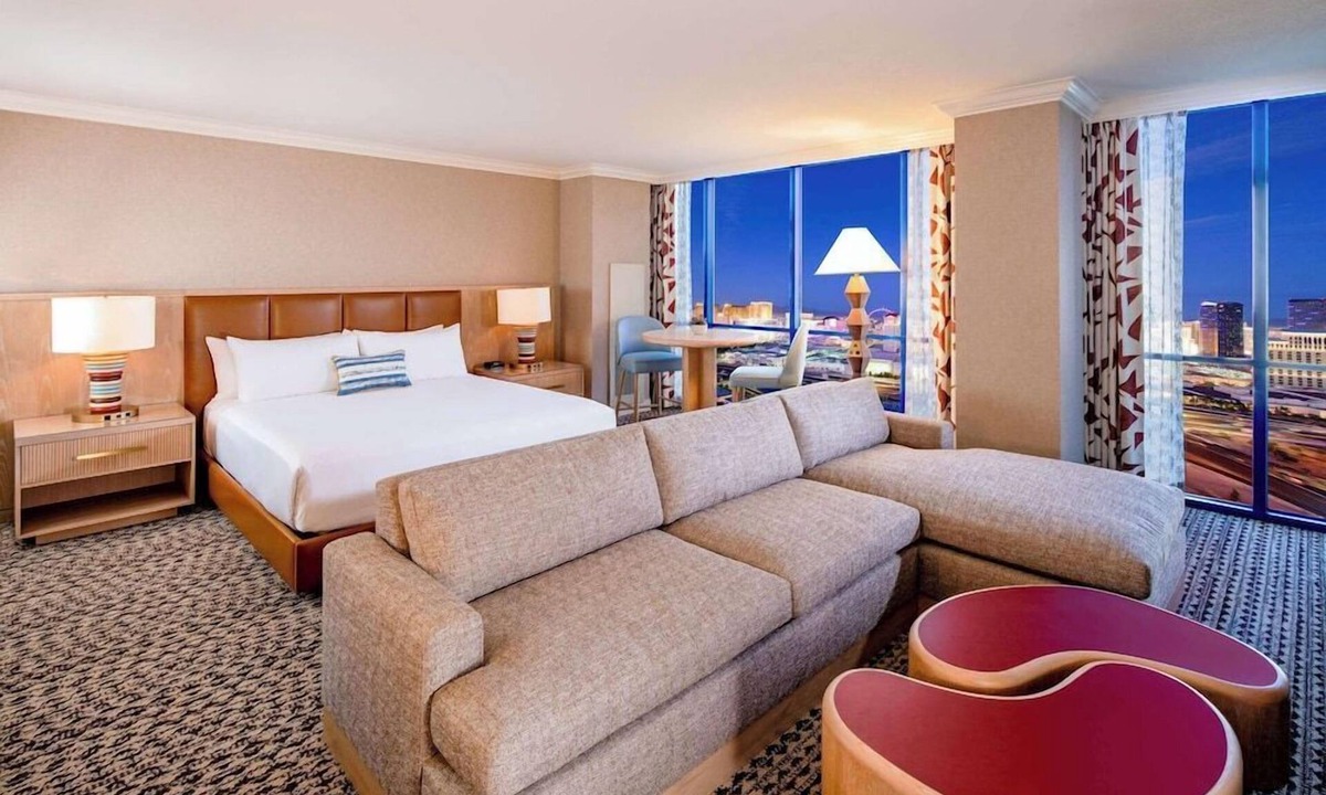Las Vegas Hotel | 1-Bedroom Suite at a 4⭐️ Hotel