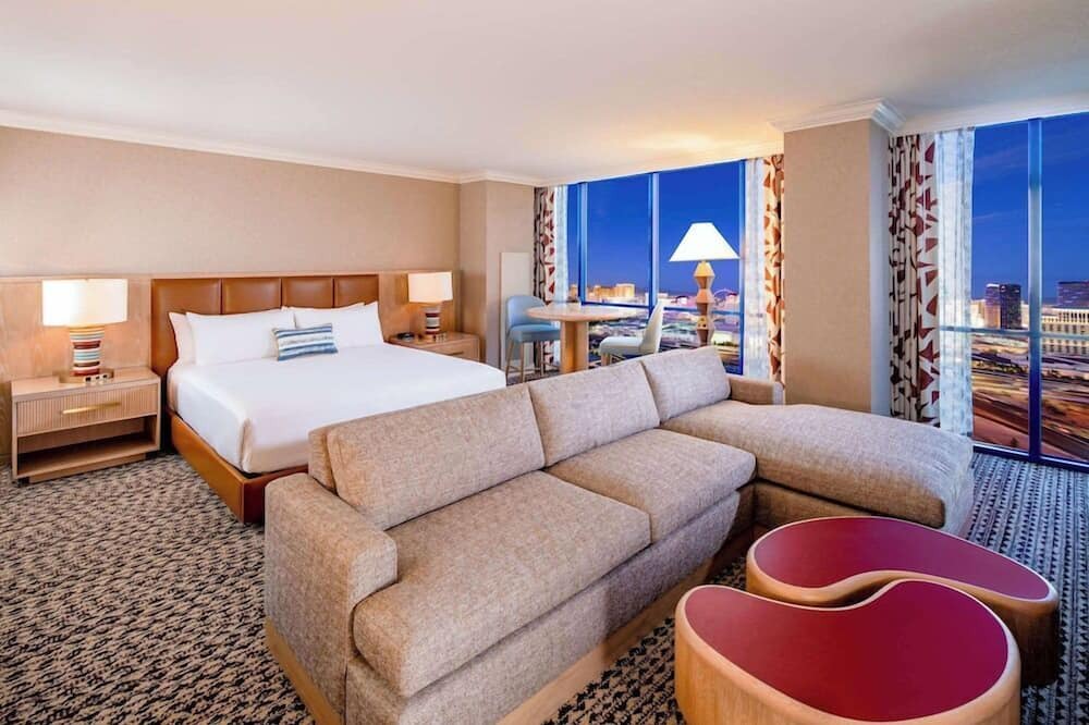Las Vegas Hotel | 1-Bedroom Suite at a 4⭐️ Hotel