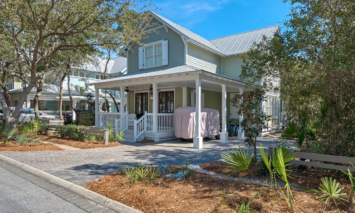 Watercolor House | 1 Block to Camp Watercolor! Newly Renovated! 6 Seater Golfcart! Great Location!