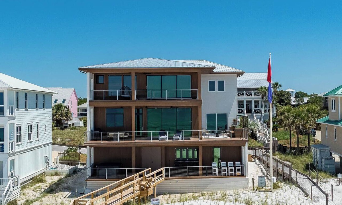Gulf Trace House | 10% Off~BRAND NEW Gulf Front~"Da Beach"~Hot Tub~Beach Gear, Elevator~Beach