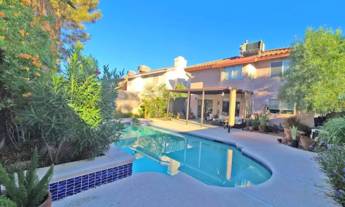 Summerlin House | 12 min to the Strip private house Pool Spa nice neighborhood close to everything
