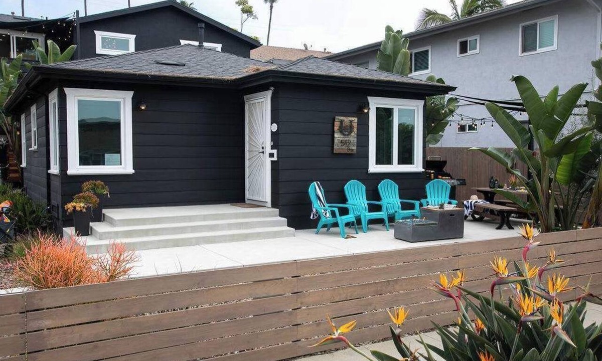 Townsite House | 1939 Redesigned California Beach Bungalow