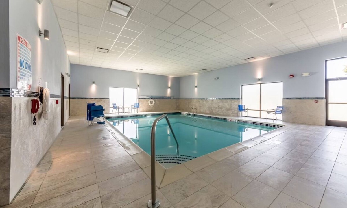 East Texas Hotel | 2 Bright Queen Rooms w/Breakfast Perfect for Family Trips to Lehigh Valley Zoo