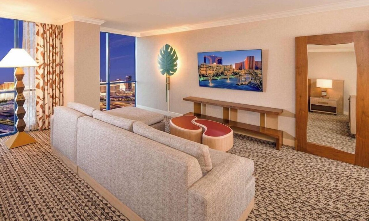 Las Vegas Hotel | 2 Connecting Suites at a 4⭐️ Hotel