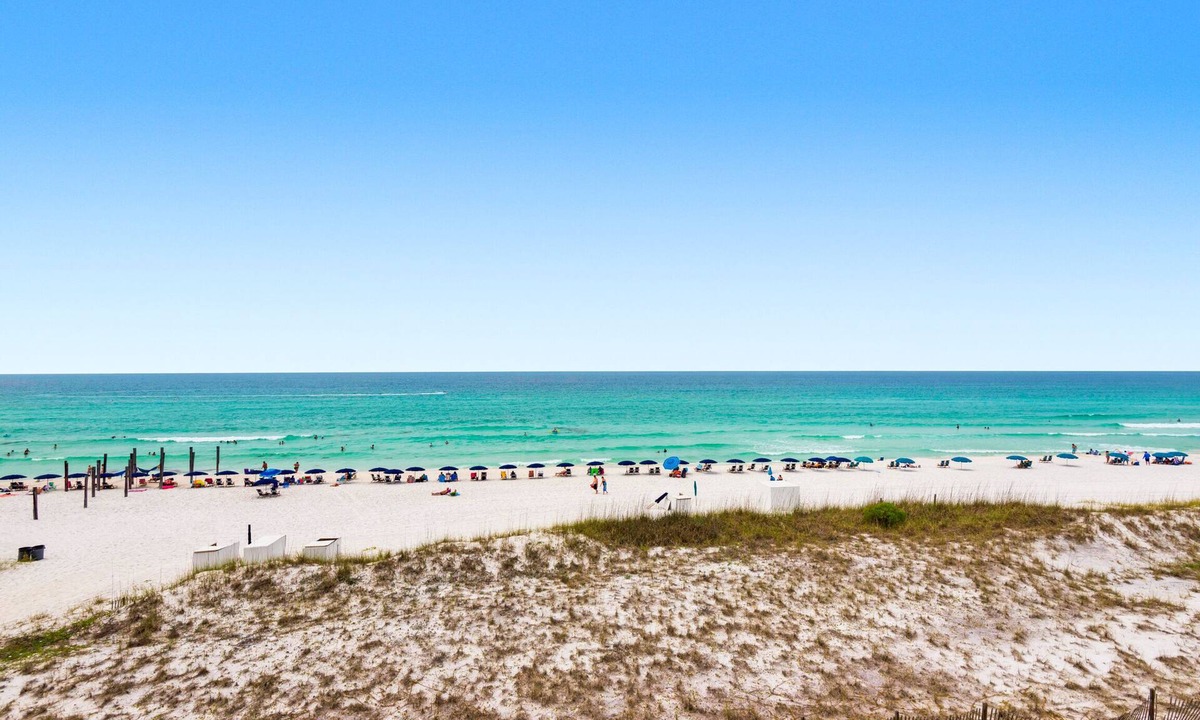 Villages of Crystal Beach House | ⭐2 King Suites-2 Kitchens/Living Areas-Lagoon Pool-Beach Trolley-5BR Beach Rx⭐