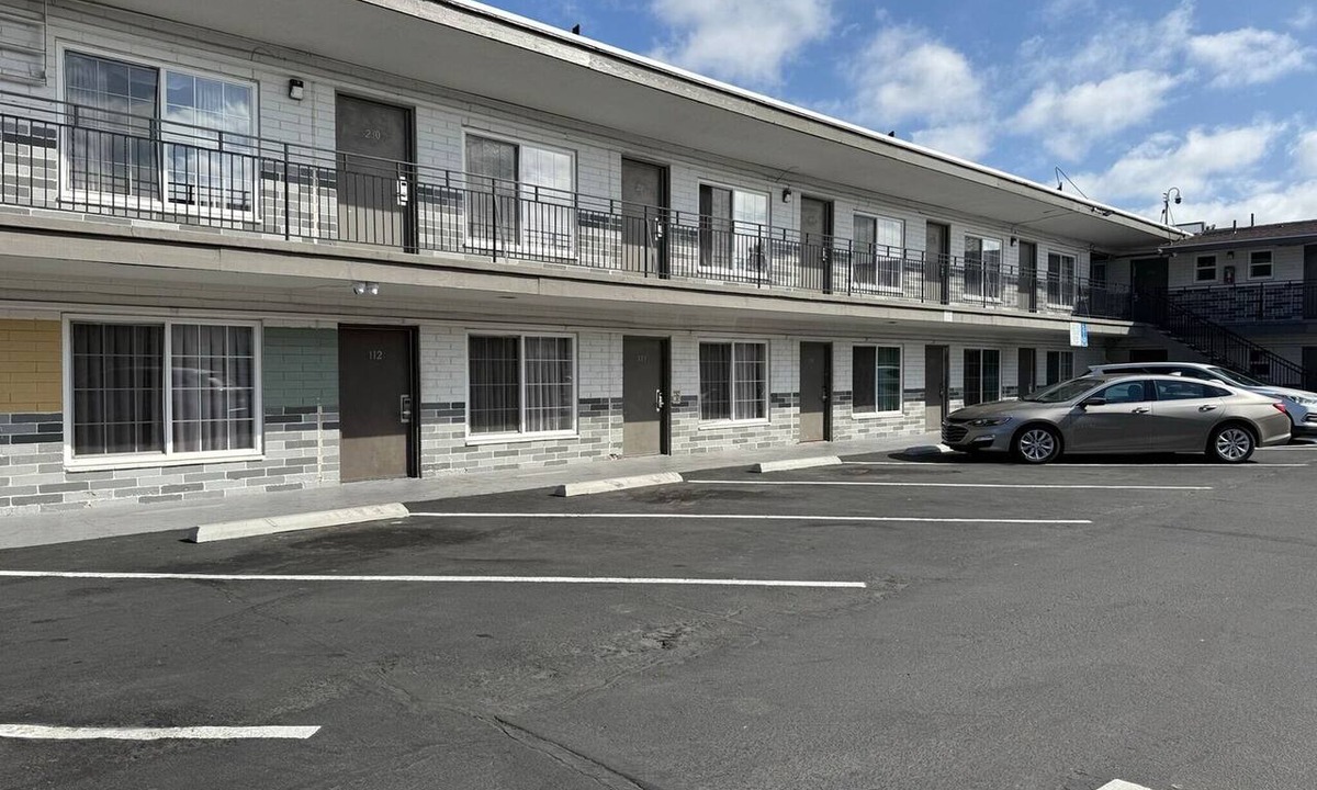Lincoln Acres Apartment | 2 Queen Beds Non-Smoking