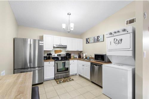 Brent Apartment | 22 min to Beach-2 bd room-Self check in -sleep 6-BBQ-WD
