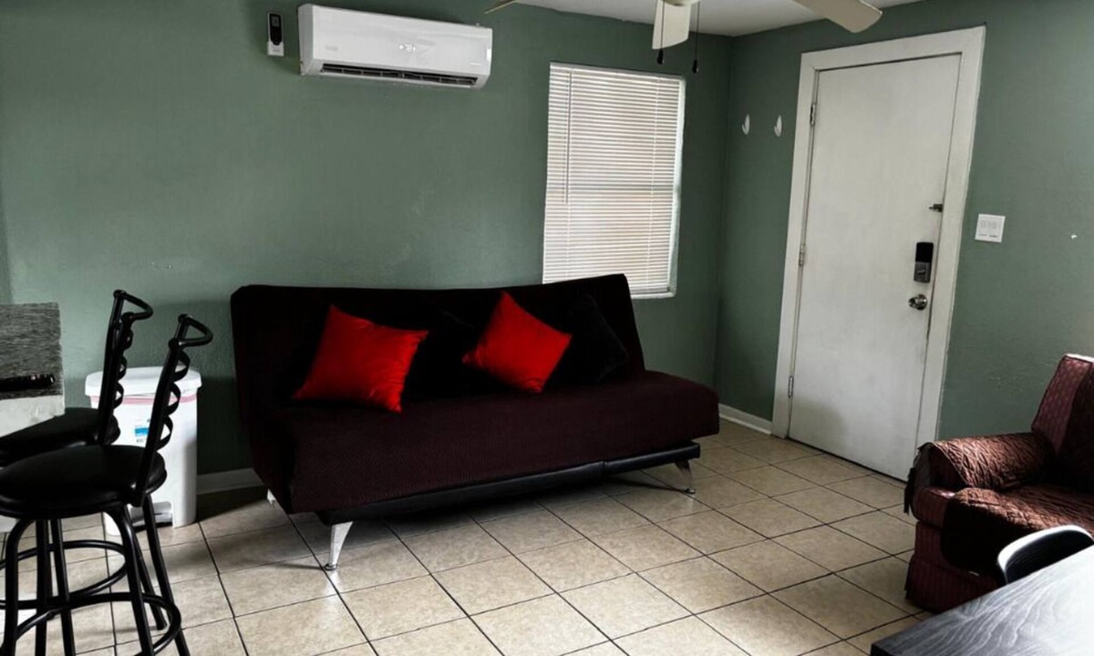 Park East Apartment | 2BR Downtown Sarasota Florida Vacation Rental, Pet-Friendly Close to Lido-Siesta