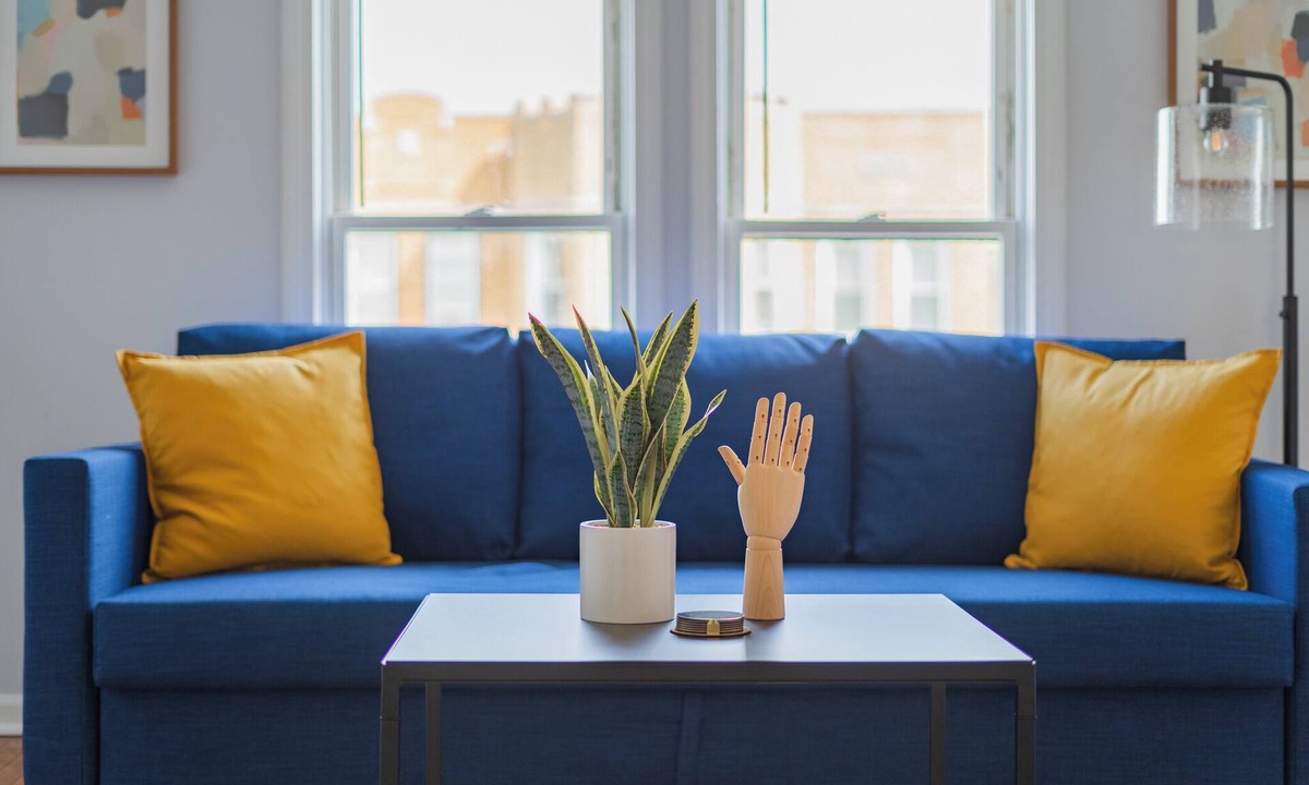 Logan Square Apartment | 2F - ❤️ Lowest Rates! Fun & Stylish 3BR in Logan Square