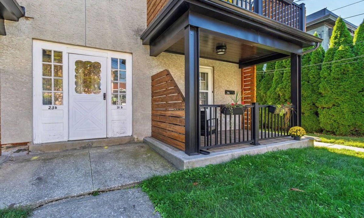 Bryn Mawr Apartment | 2mins DT/Patio+Parking/50” Roku TV/400 Mbps