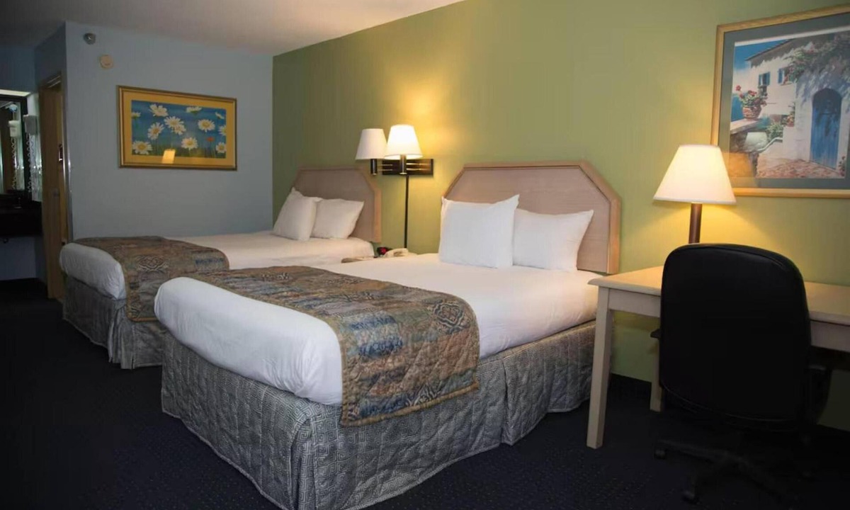 Mary Esther Hotel | 3 Affordable Rooms | Near Wild Willy's Adventure Zone | Free On-site Parking