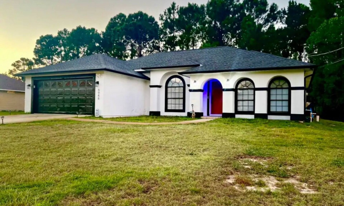 Navarre House | 3 bed/2 bath home in Navarre, FL - Sleeps 8! Pet-friendly. 30-night min stay.