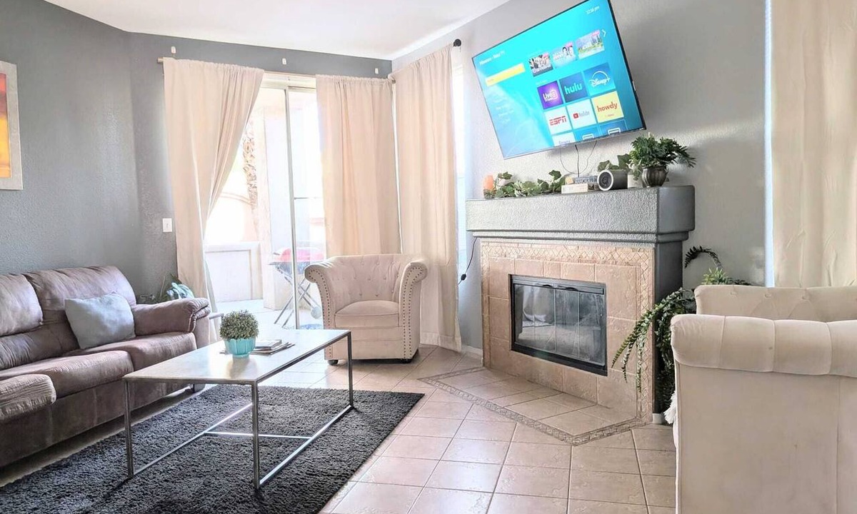 Las Vegas Condo | 3 bedroom Condo ground floor 14 minutes from strip