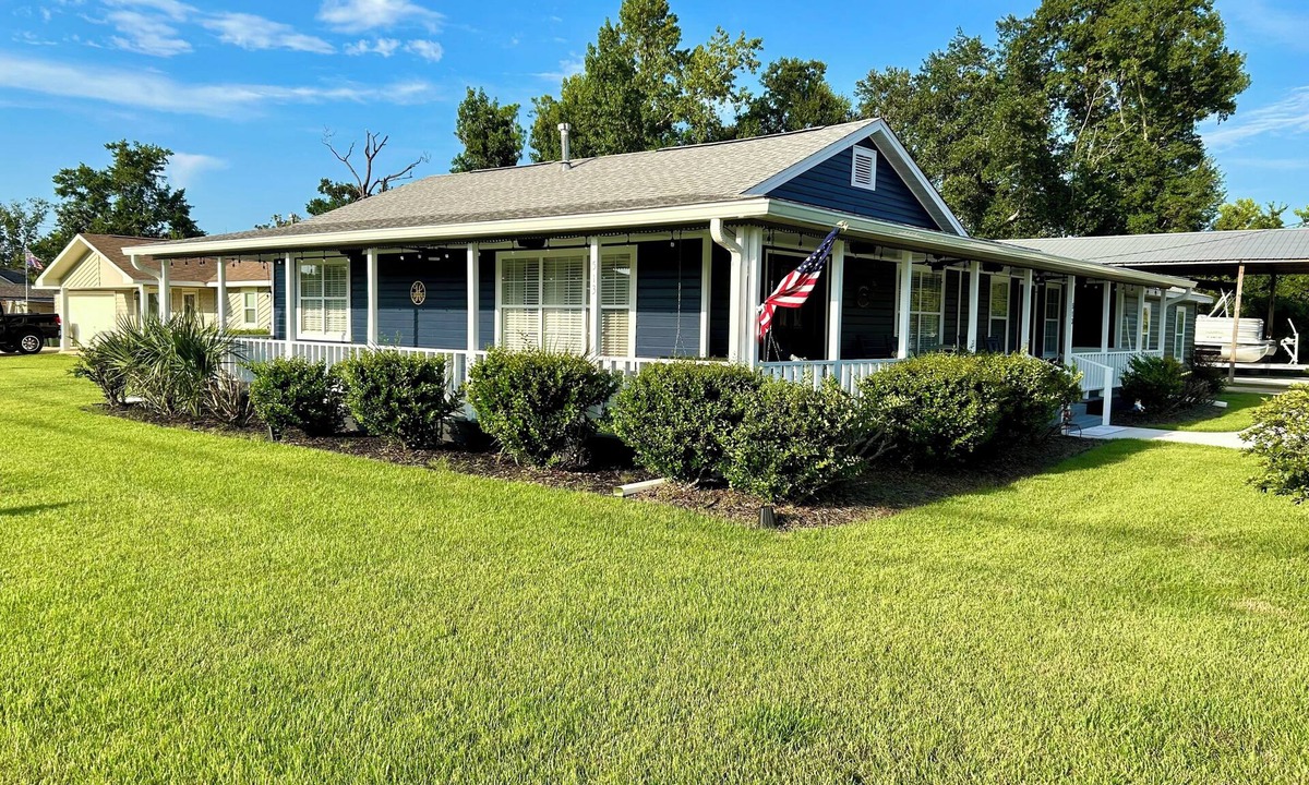 Lynn Haven House | 3-bedroom house in tranquil Lynn Haven, beautiful sunsets, & minutes to PCB.