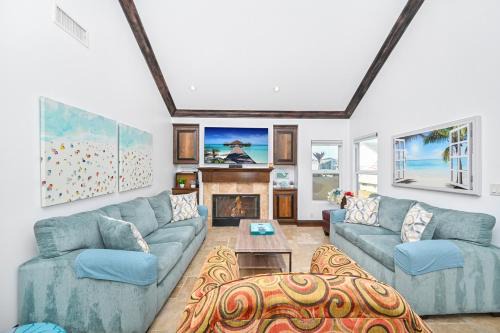 Balboa Peninsula House | 3 Bedroom Luxury Home Steps to Balboa Fun Zone