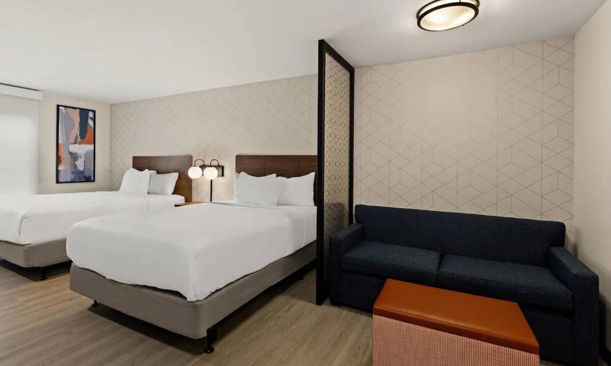 Temecula Hotel | 3 Dog-Friendly Suites Ideal for Large Groups Exploring Temecula Wine Country