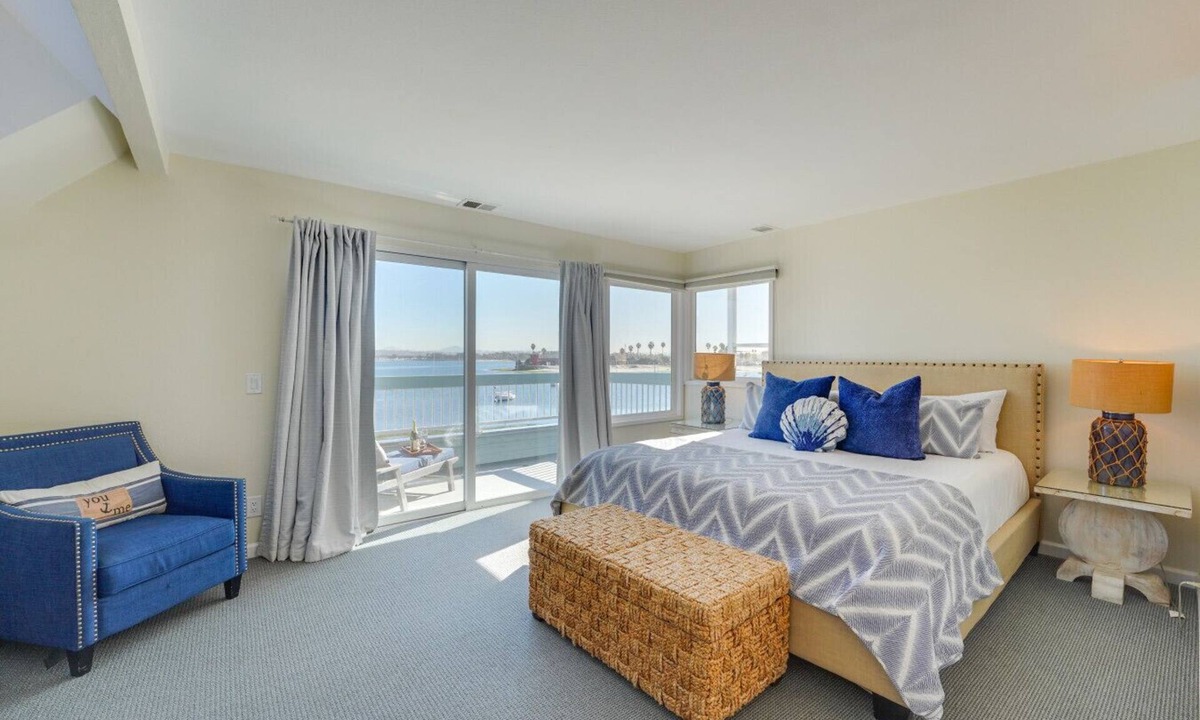 Central Mission Beach House | 3 Levels Of Bay Views! Steps to Sand!