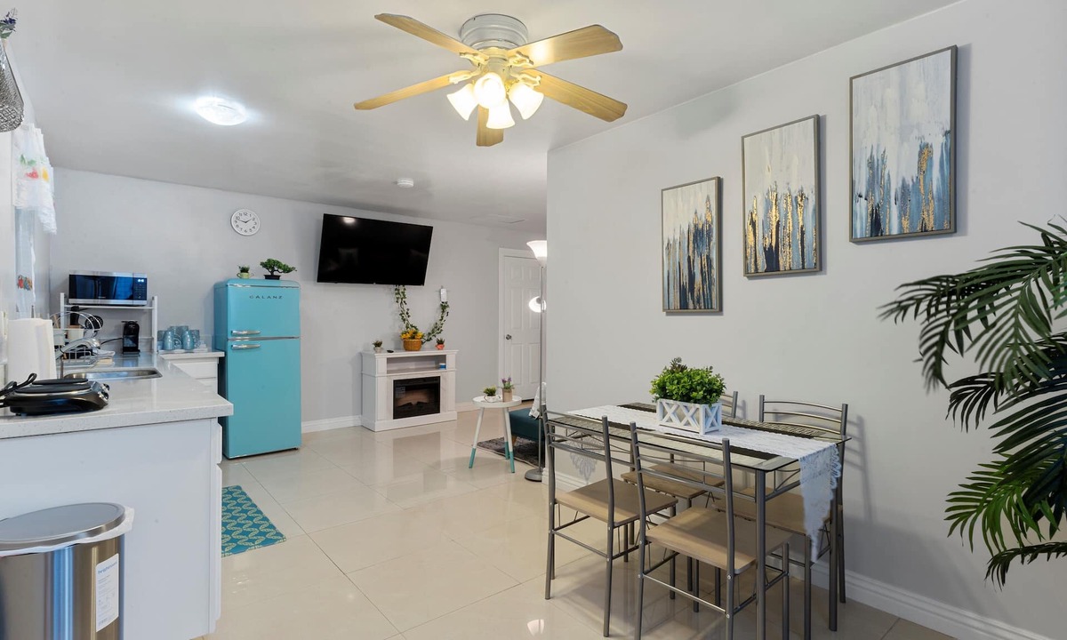Chinatown House | 3 miles to the strip 1 BR 1 bath with private entry/yard In-Law house. Peaceful