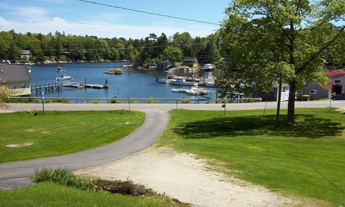 West Boothbay Harbor Cottage | 3 one-bedroom fully equipped cottages with free WIFI/weekly rental