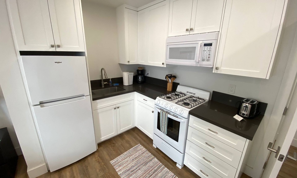 Ocean Beach Apartment | 30’ From Sand- Studio Full Bath/Kitchen/In-Unit Laundry & Garage