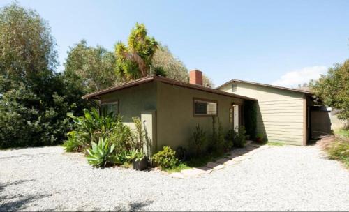 Eastern Malibu House | 30 PCT OFF! Malibu Serene Cottage with King Bed, Beach, BBQ