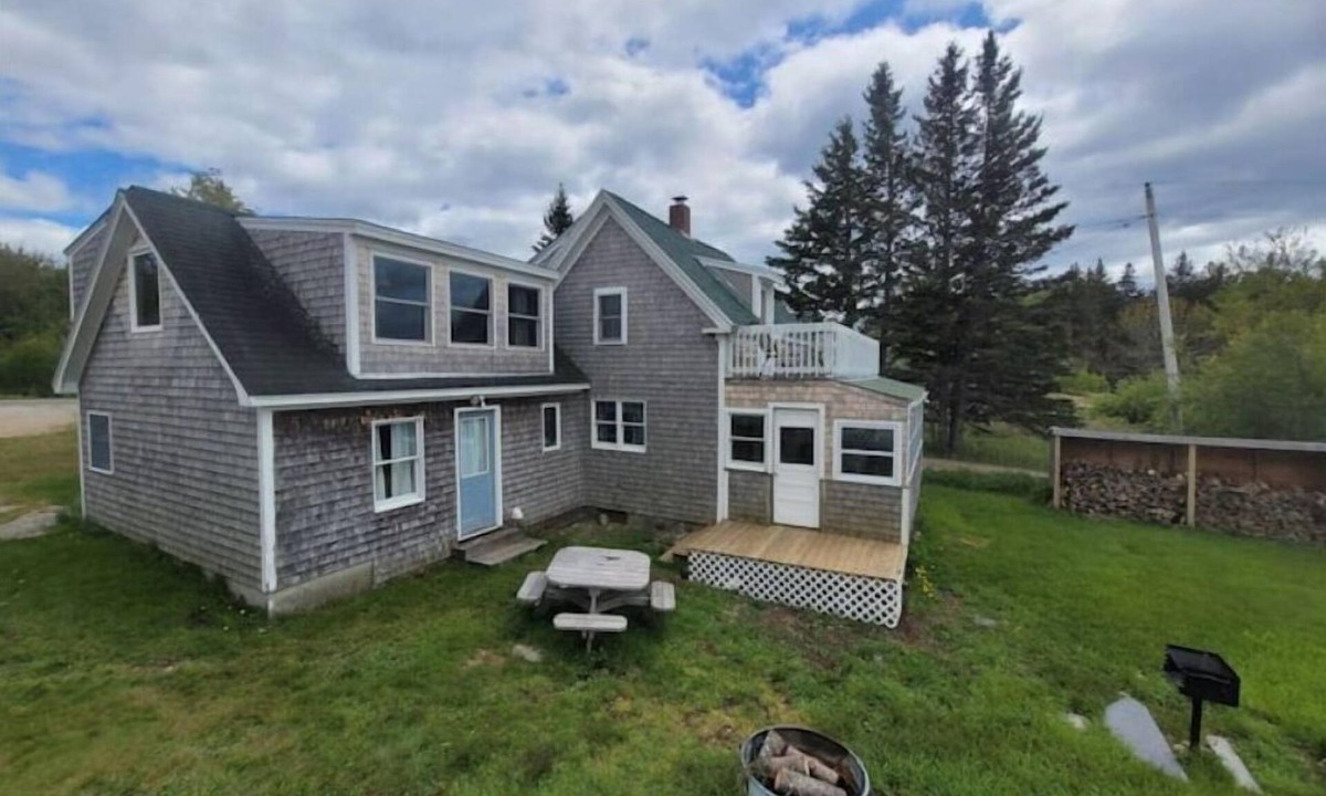 Brooklin House | 3BR House Plus Bonus 1BR Apt at The Rockbound House 1Hr to Acadia National Park