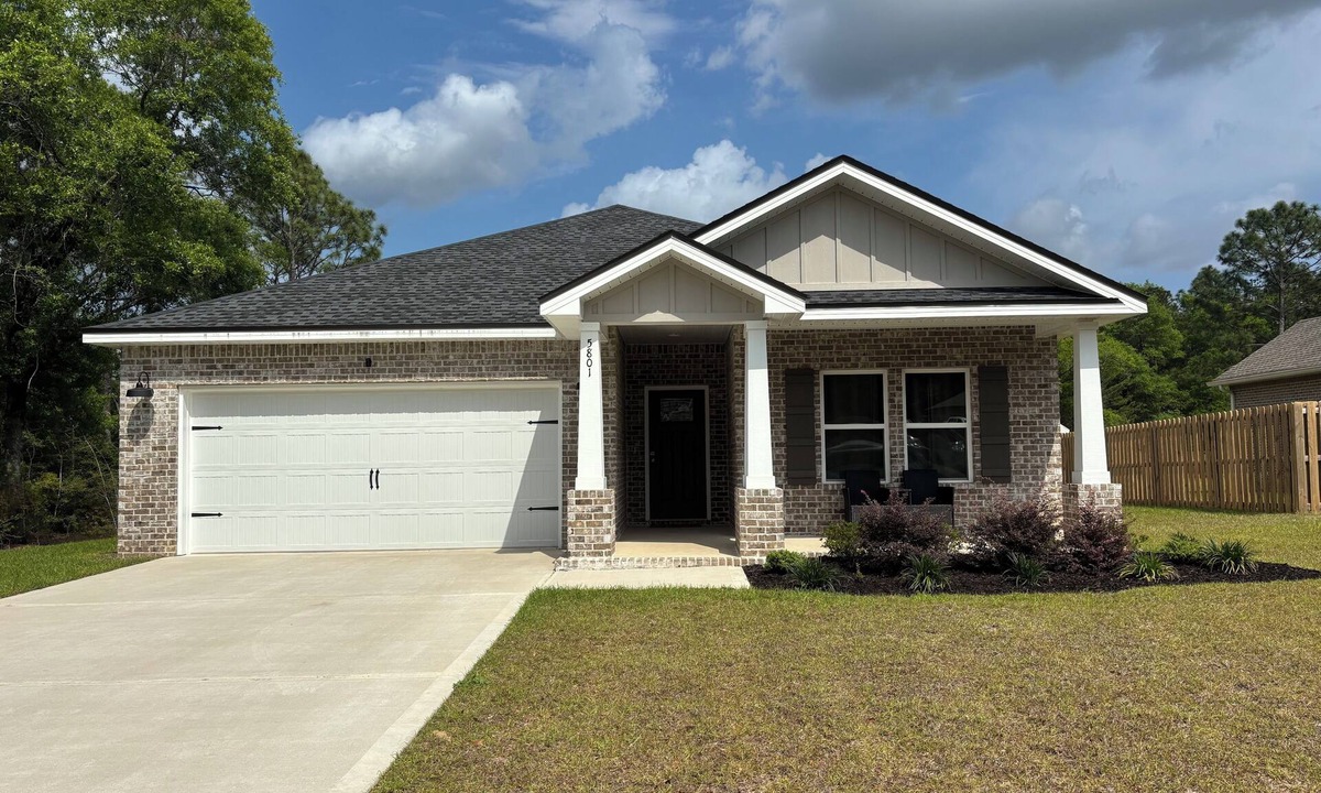 Crestview House | 4.0 Mi. to North Crestview 3-bedroom house, close to Base, Airport and Destin.