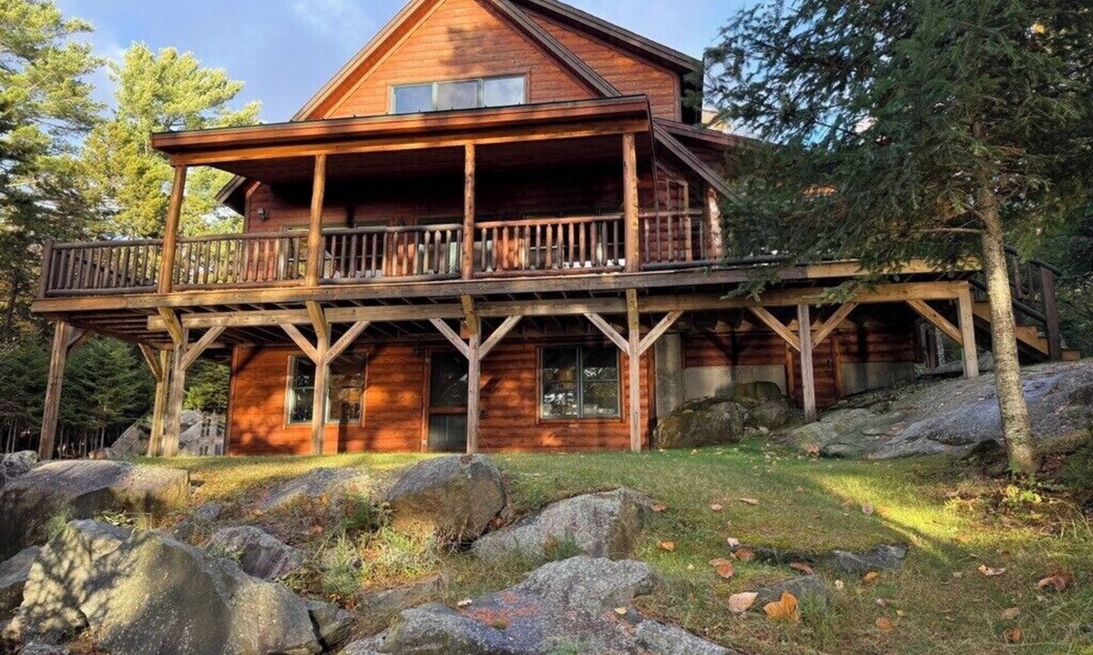 Beaver Cove House | 4-bedroom waterfront in peaceful Beaver Cove on Moosehead Lake