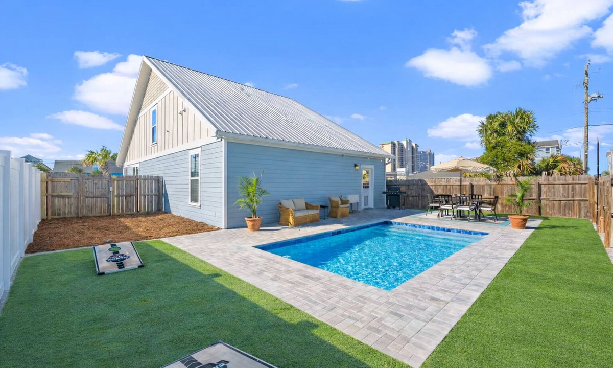 Holiday Beach House | 4 BR 2BA Beach House w/POOL sleeps 12, Cross Street to Beach!