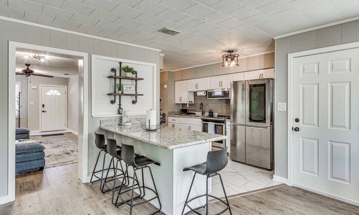 Navy Point Cottage | 4 Mi to NAS Pensacola! Family Getaway w/Pool