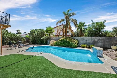 Spring Valley House | 4BR Family Home, Private Pool & BBQ, Near Strip