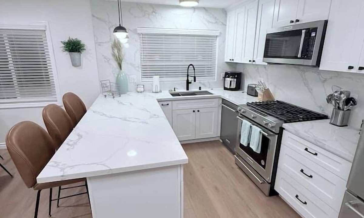 Simi Valley House | 5BR 5BA Private Luxury Estate | Arcade, Spa & Yard