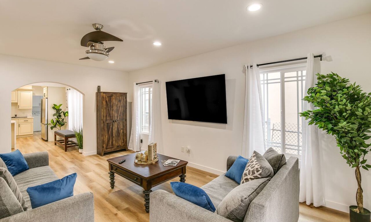 East Los Angeles Apartment | 7 Mi to Dtwn! Modern Retreat in East Los Angeles