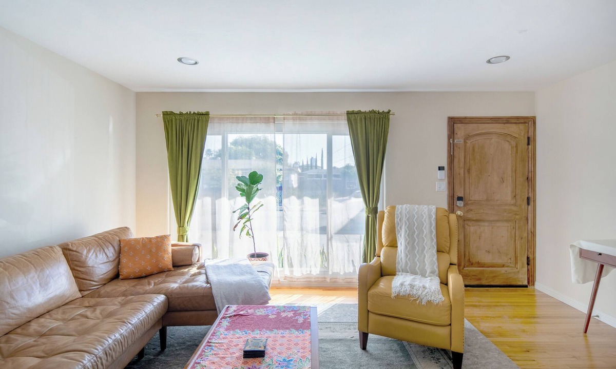 College East House | A 3 Bed, 2 bath bright home with a great backyard and location by SDSU!