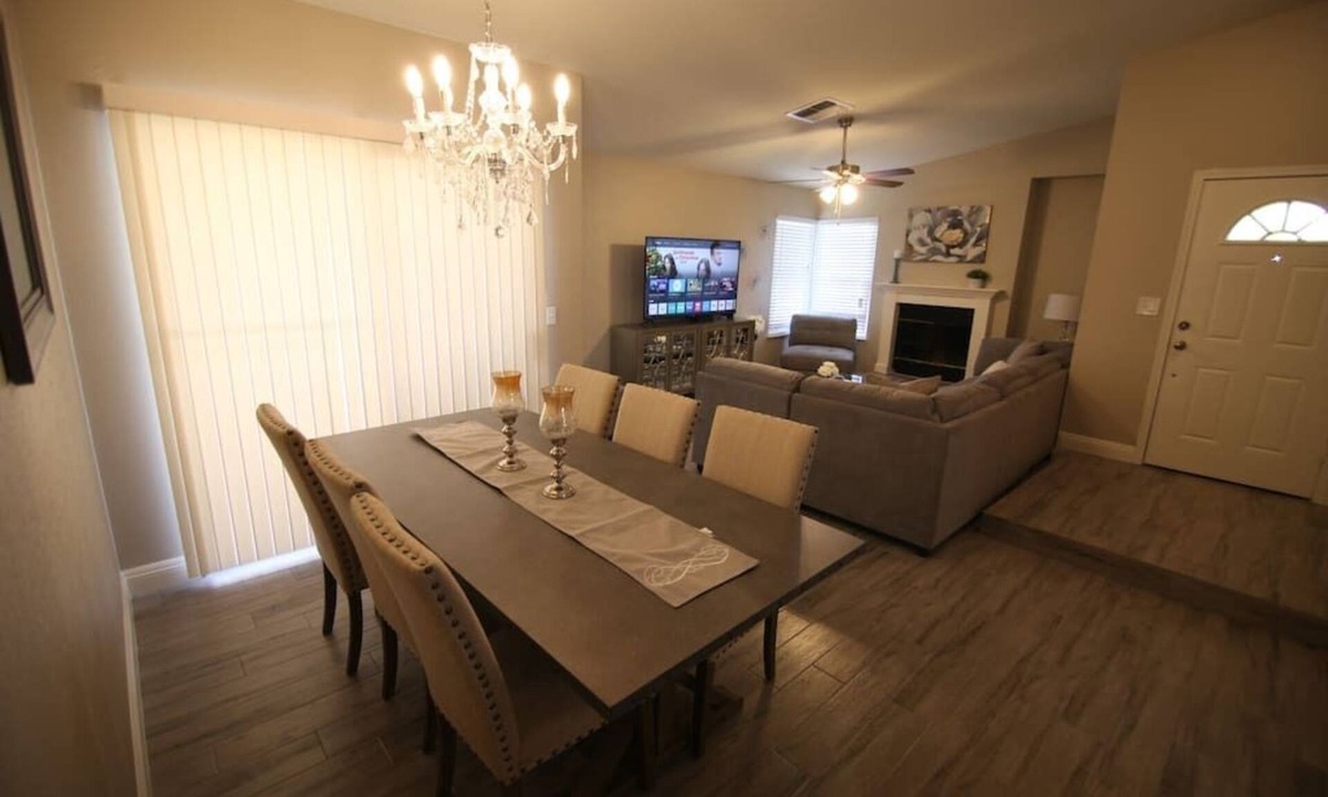 Paradise Valley House | Abbeyville · 33% off Special Elegant 1 Story W/Pool close to strip & Shopping!