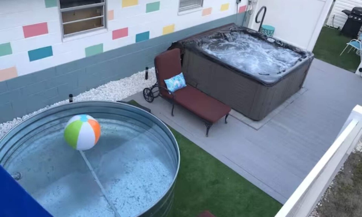 Pensacola Apartment | Amazing hot tub and Stock tank pool