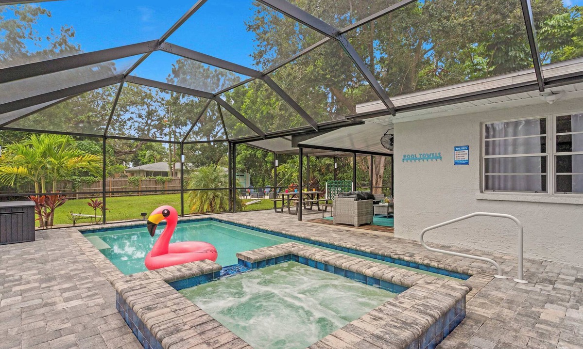 West Bradenton House | AMI Beaches + Heated Salt Pool & Spa + Game Room