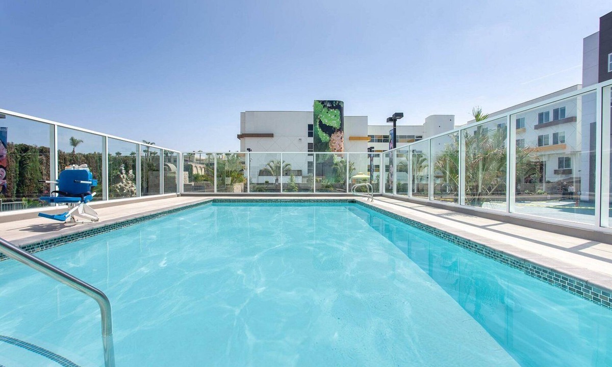 Anaheim Resort Resort | Anaheim | Couples Theme Park Getaway | Pool + Parks