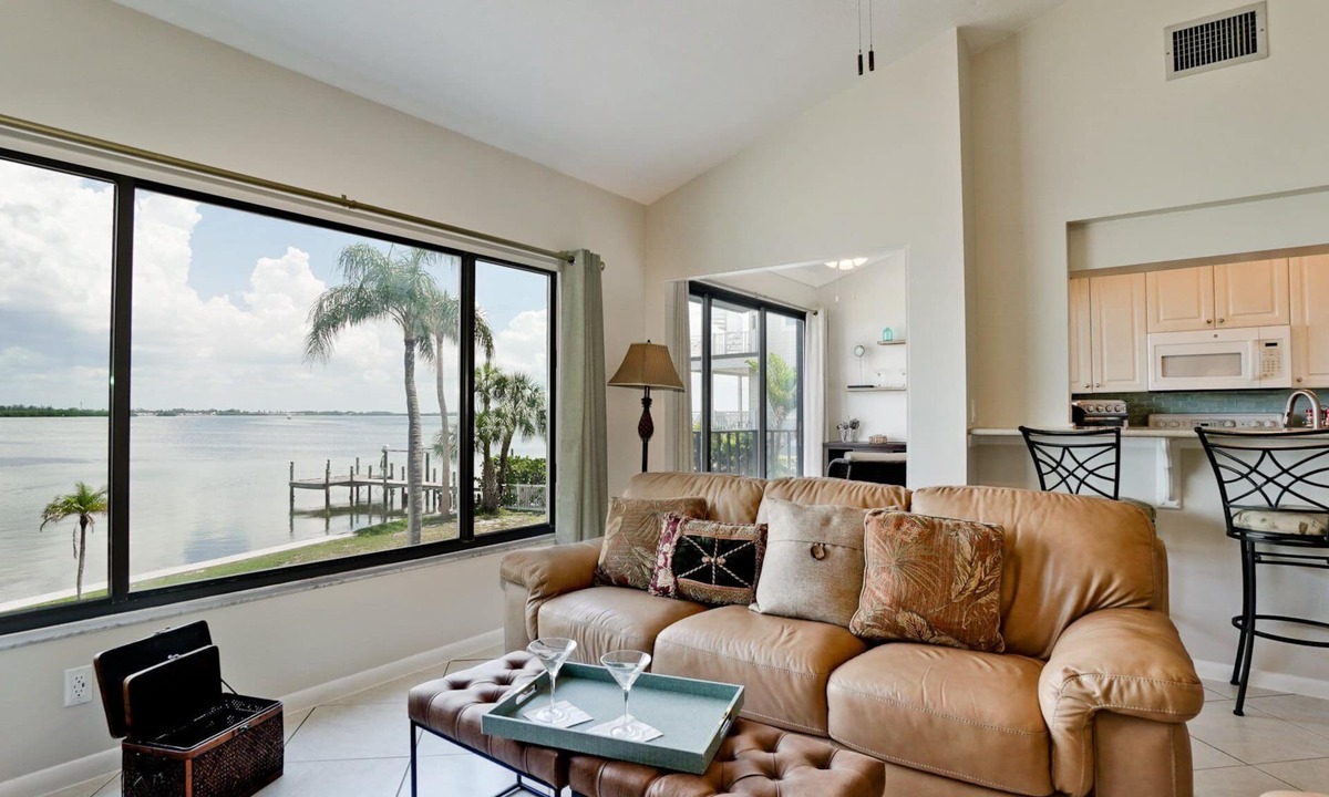 Bradenton Beach Condo | Anna Maria Sunrise on the Bay, Sunsets on the beach.Luxury 3BR with Rooftop Deck