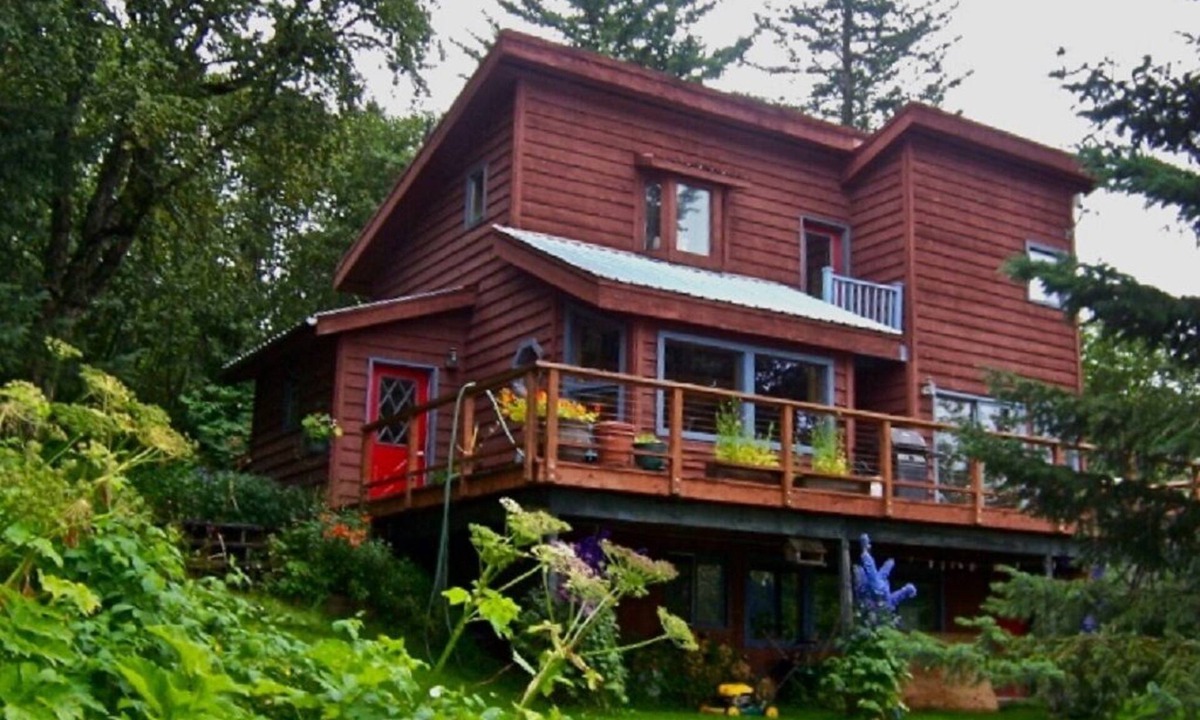 Homer Cottage | AUGUSTINE SEA WATCH PRIVATE PEACEFUL AND SECLUDED ENJOY this truly Alaskan Home!