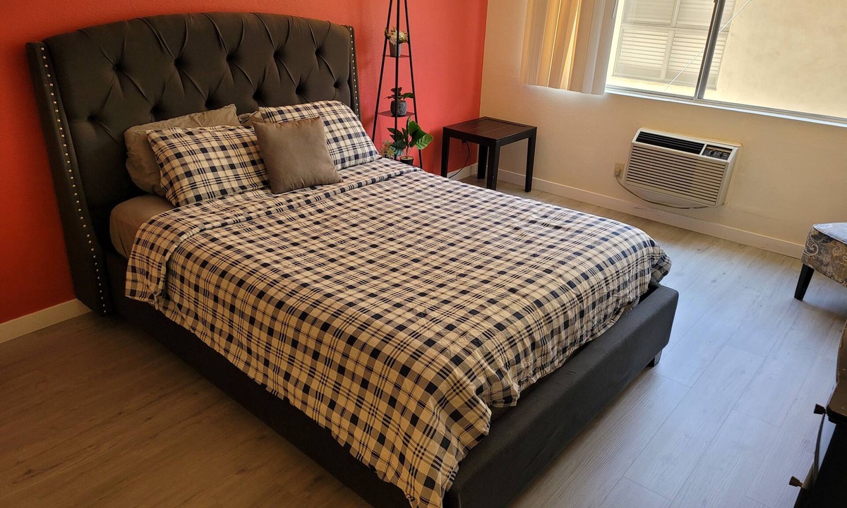 Los Angeles Hotel | (B14) Comfortable Queen Studio