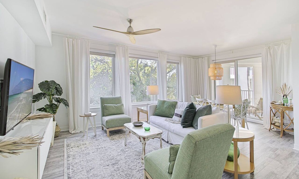 Baytowne Wharf Condo | Bahia 4329 - Sandestin Resort, Walk to Baytowne, Community Pool + Hot Tub!
