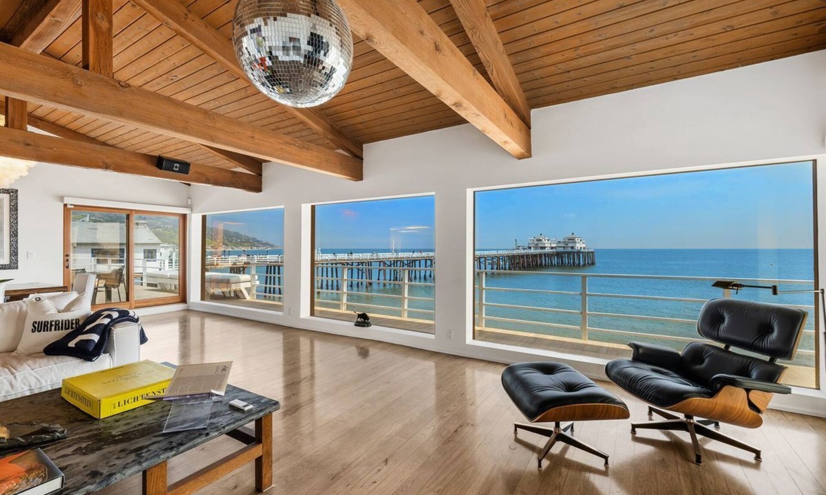 Eastern Malibu House | Beachfront- Malibu Pier, Surfrider Beach & Central