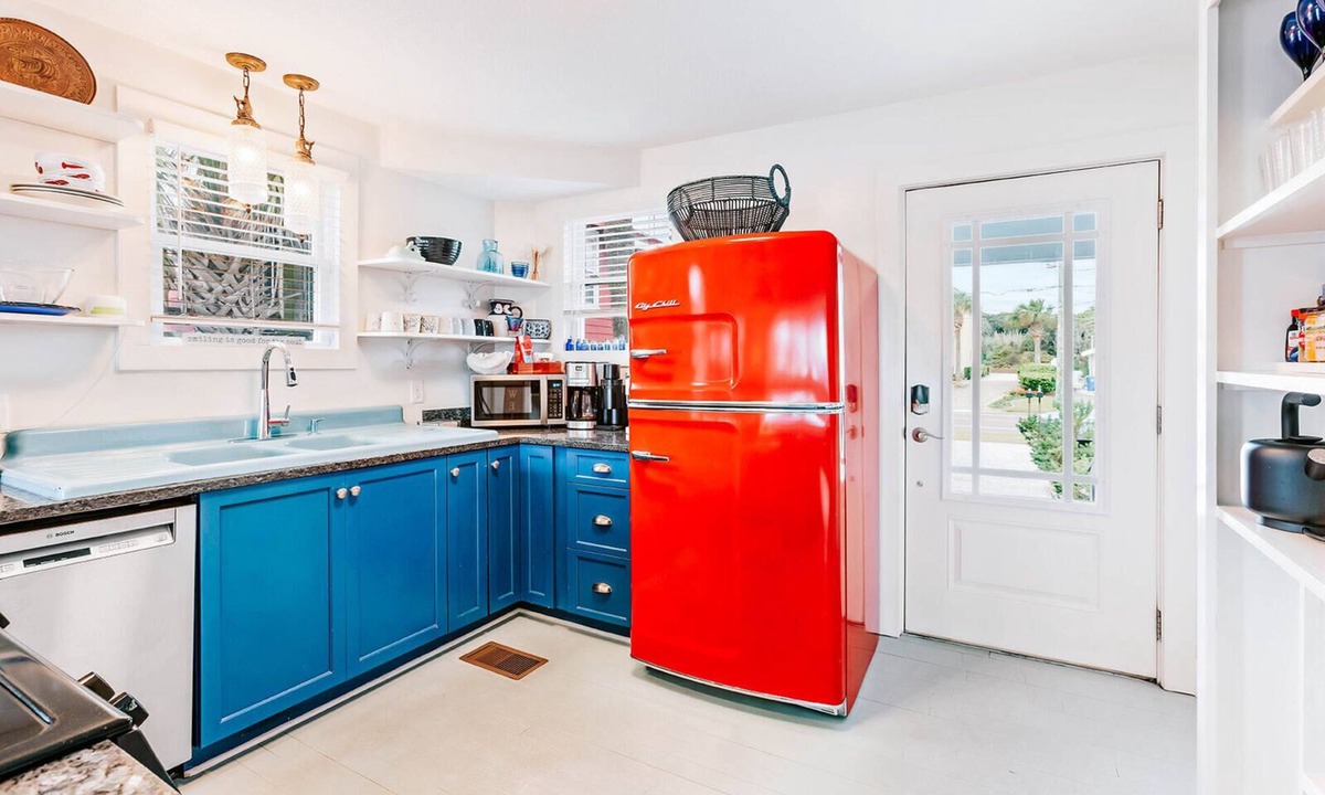 Ocean Cay House | ☀️ Beachside with Private Beach Access ☀️ 4 luxurious King bedrooms & 4 baths ☀️ Comfortably sleeps up to 8 guests ☀️ Outdoor Kitchen and Dining ☀️ Within walking distance of 2 restaurants: SaltLife & Sandbar ☀️ Outdoor Kitchen ☀️