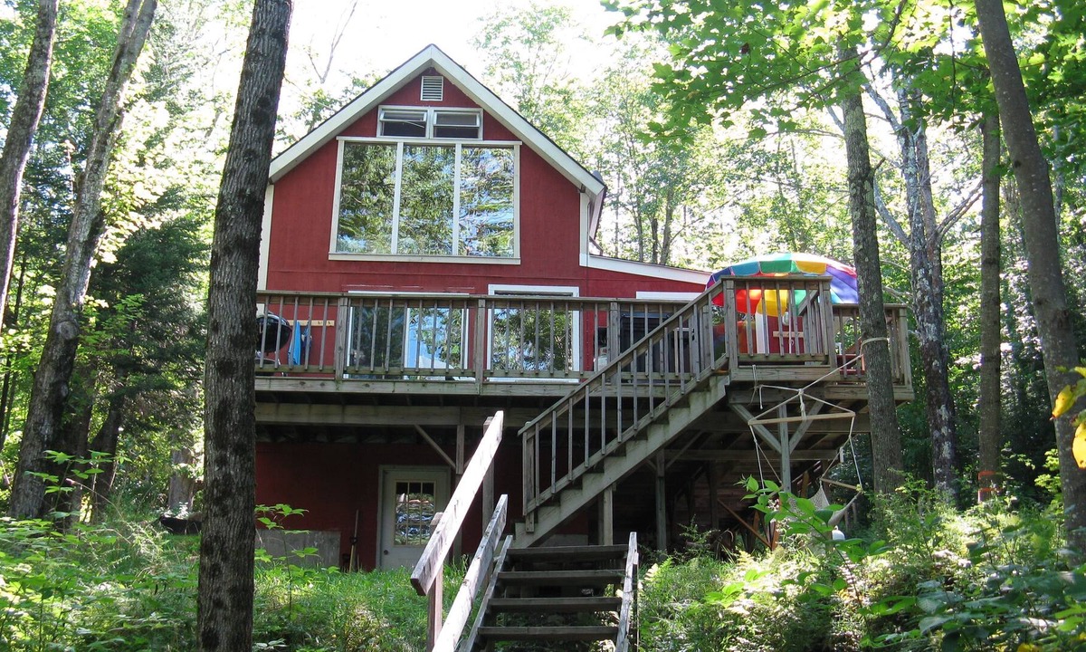 Liberty Cabin | Beautiful, Family Friendly Lakeside Cabin in the Woods