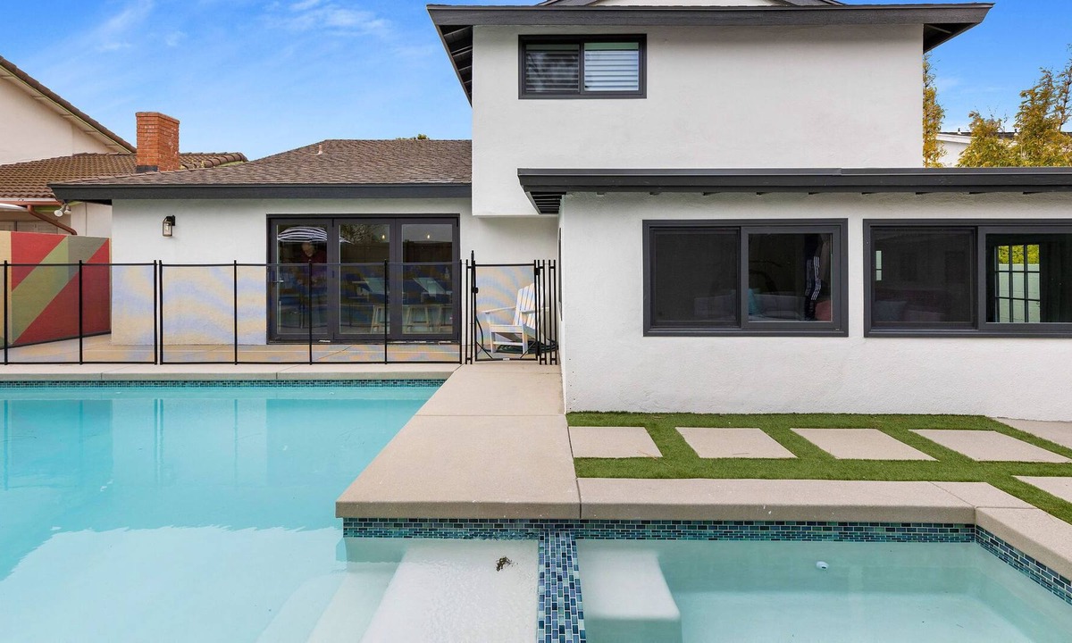 Del Rey House | Beautiful Family Home with Pool and Jacuzzi