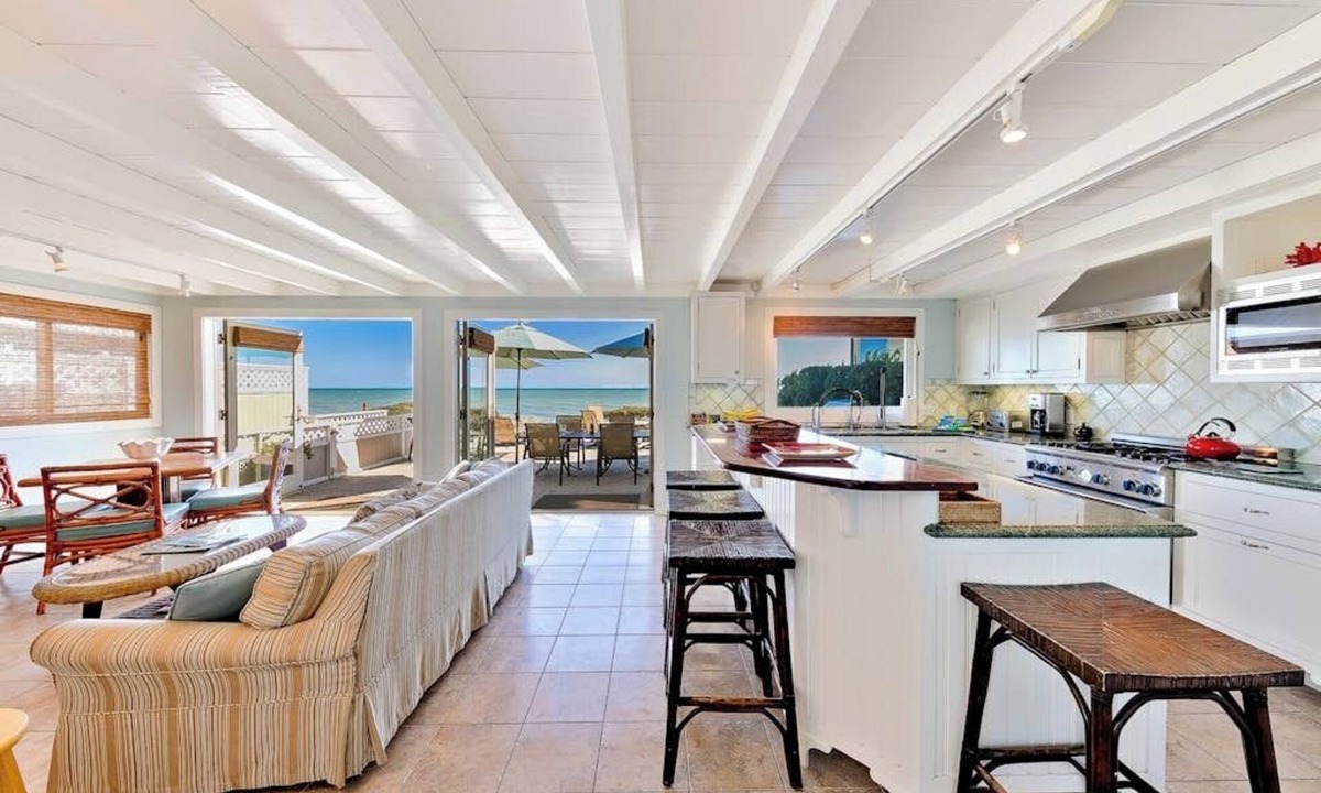Capistrano Beach House | Beautiful oceanfront with deck & private road
