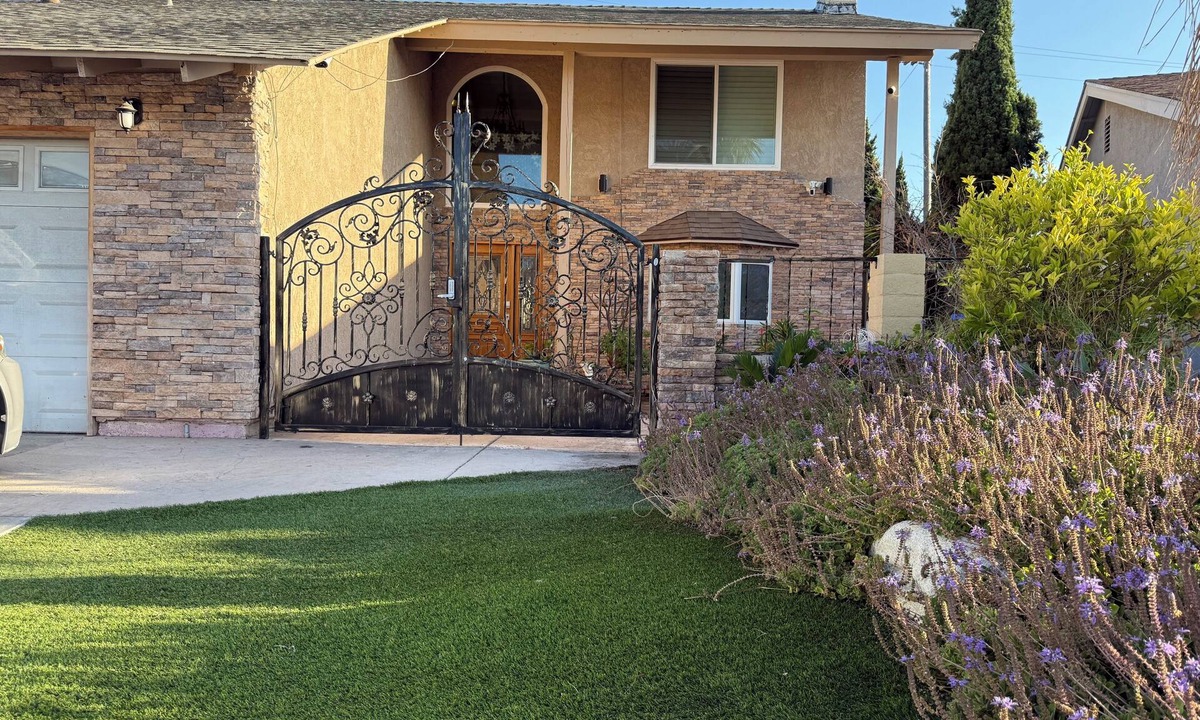 Santa Ana House | Beautiful Spacious VACATION HOME 4br3ba -Disneyland, Beaches, LIL Saigon