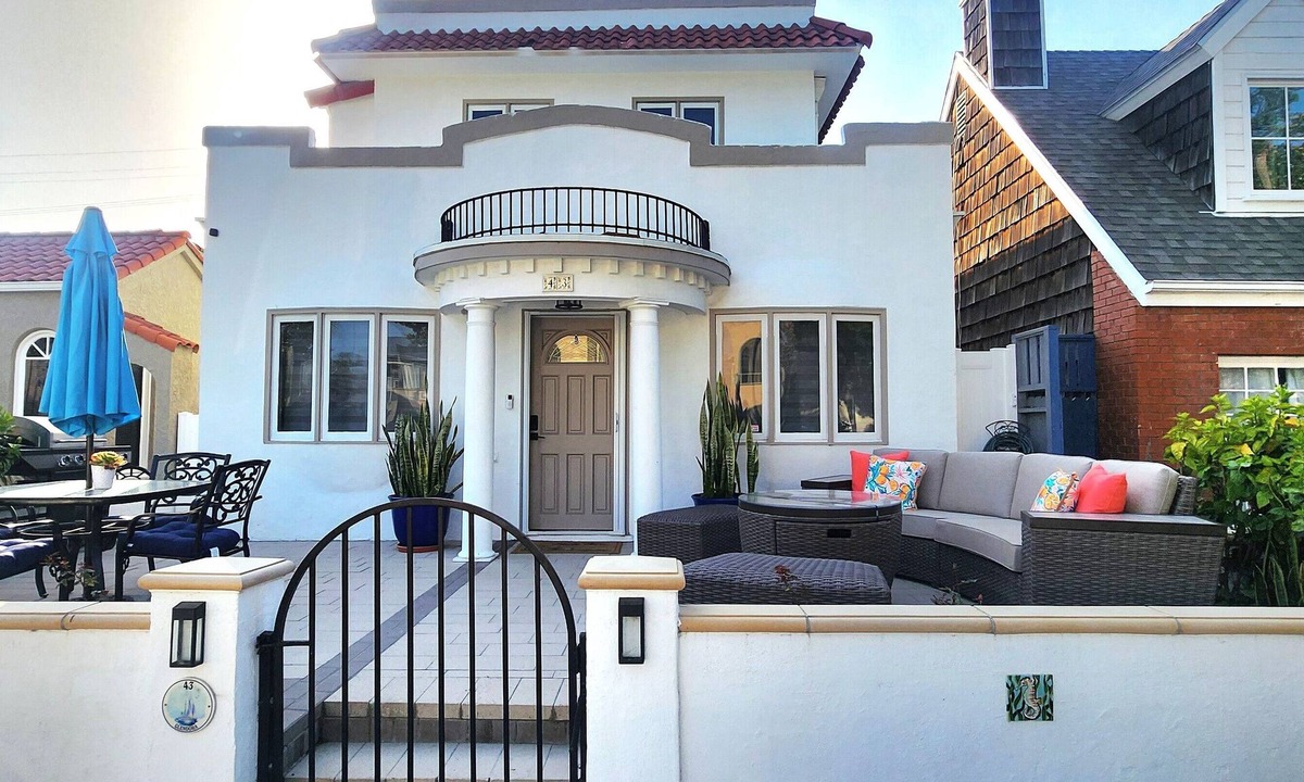 Belmont Shore House | Belmont Beach House 6 Doors From the Beach, 2 Blocks from Trendy 2nd Street