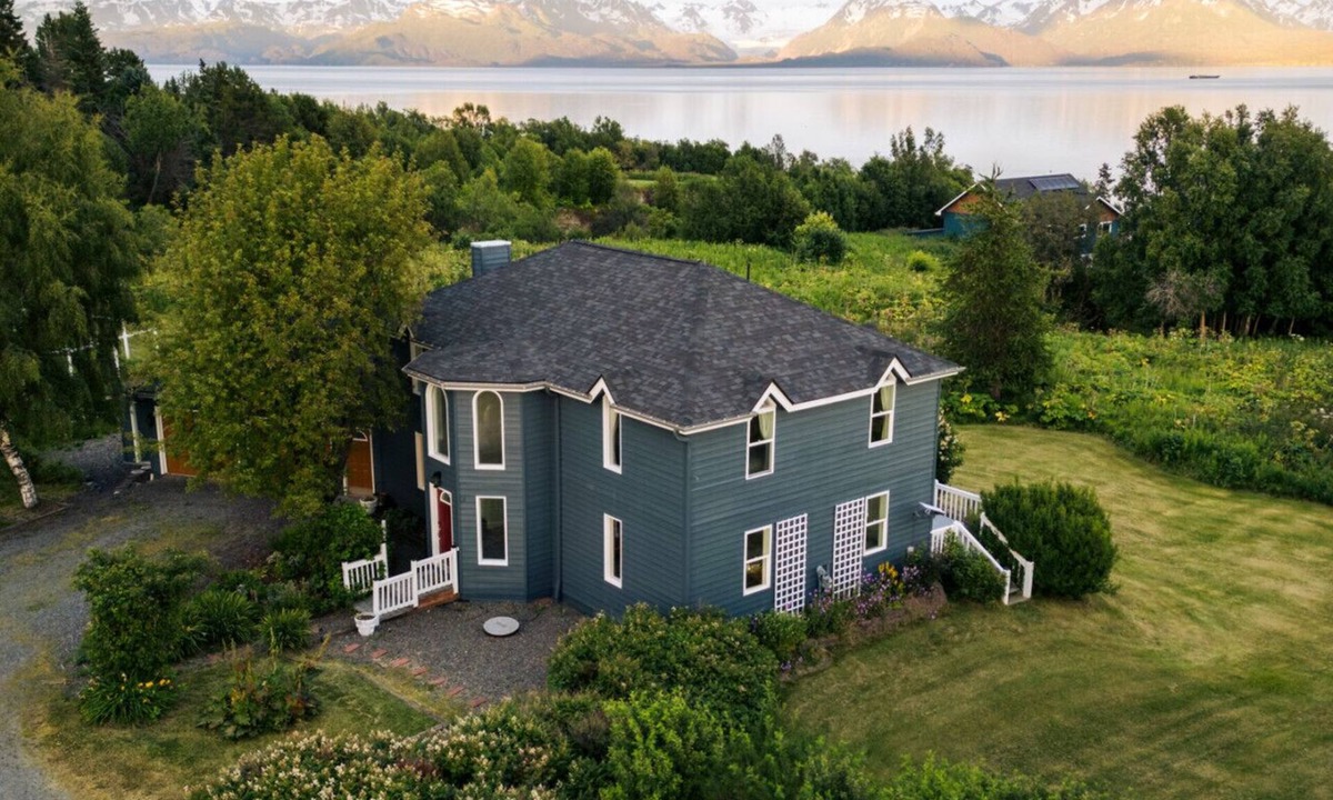 Kachemak House | Benchwarmer`s Bliss